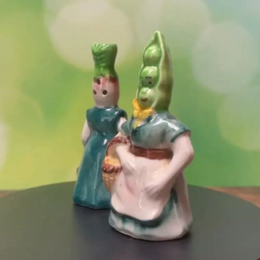 Vintage Rare! 1930s Veggie Ladies Salt & Pepper Shakers – Pea & Celery.